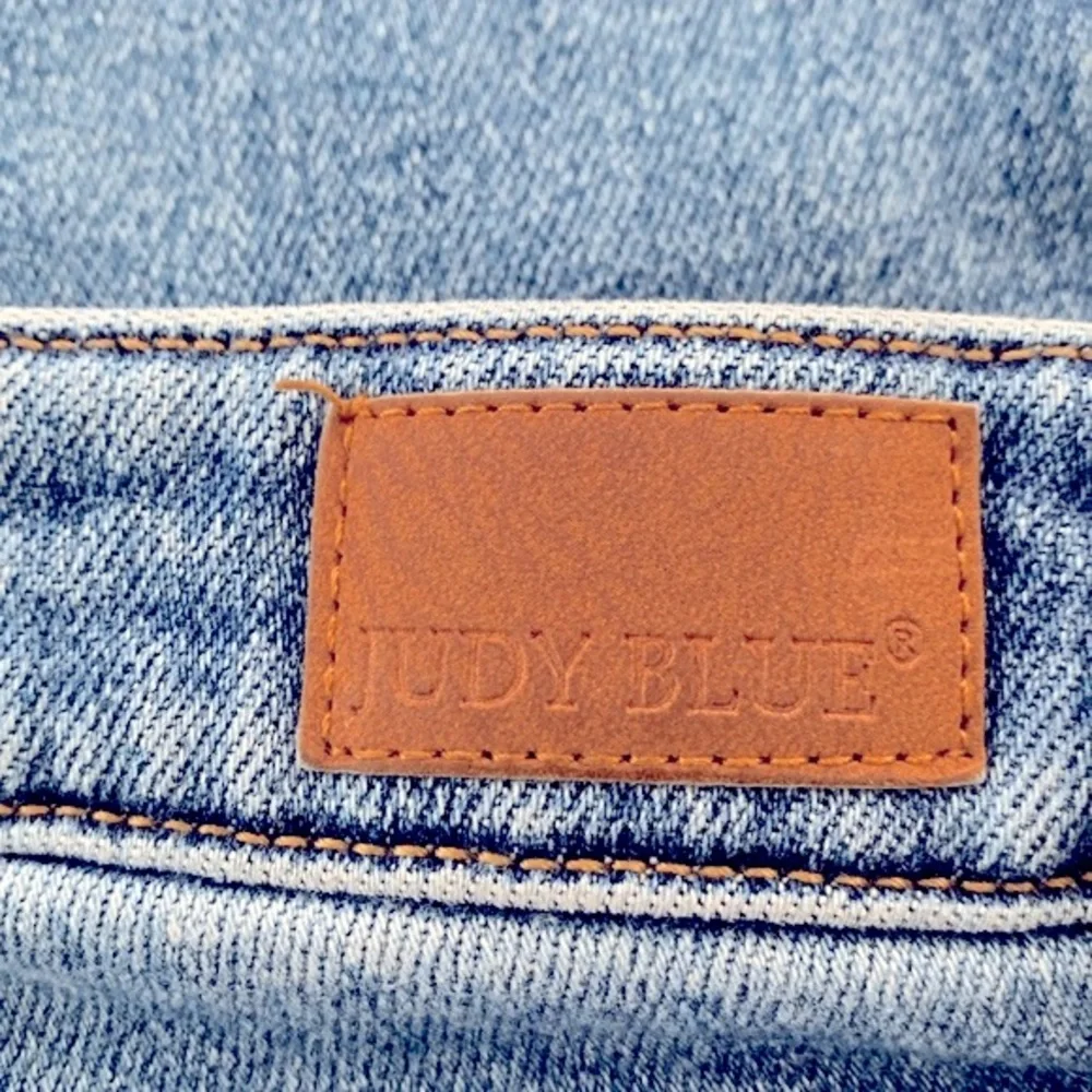 Judy Blue High Rise Skinny Shark Bite Fray Hem Jean